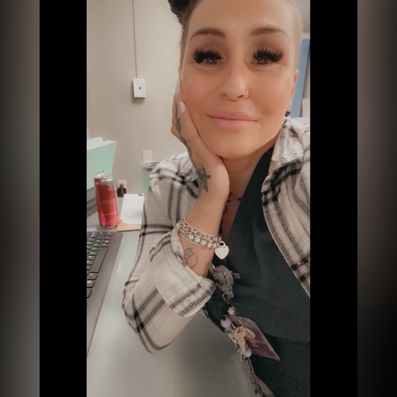 Meet your posher. 🩷💃🏻🥰 - Picture 2 of 11